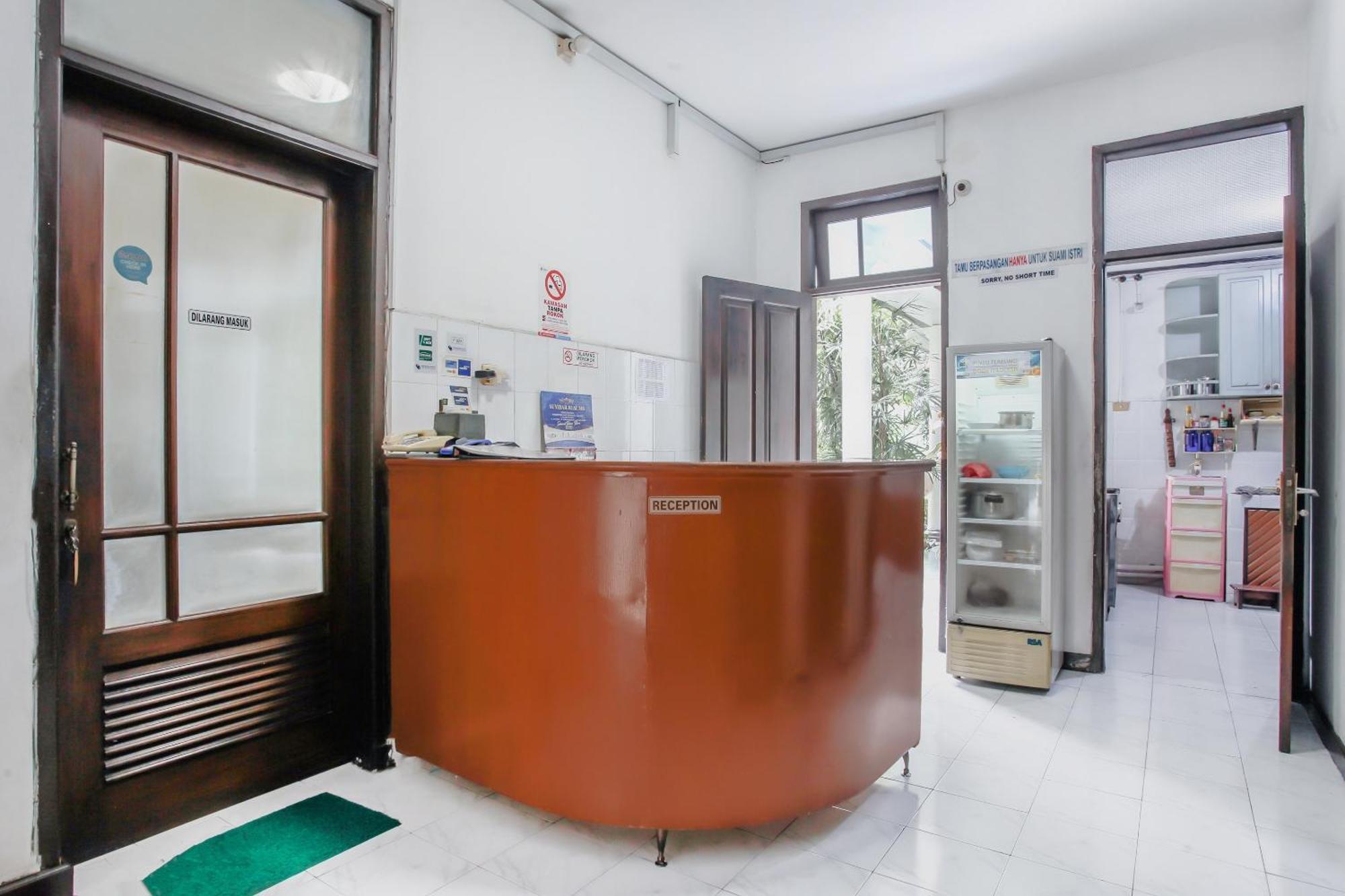 Oyo Life 90091 Wisma Pakuan Syariah Богор Экстерьер фото
